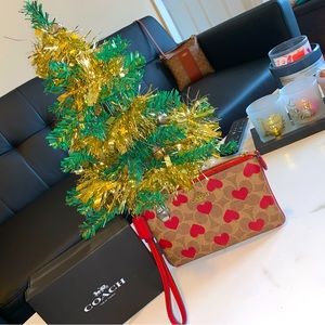 COACH
Small Wristlet in Heart Print Signature Canvas